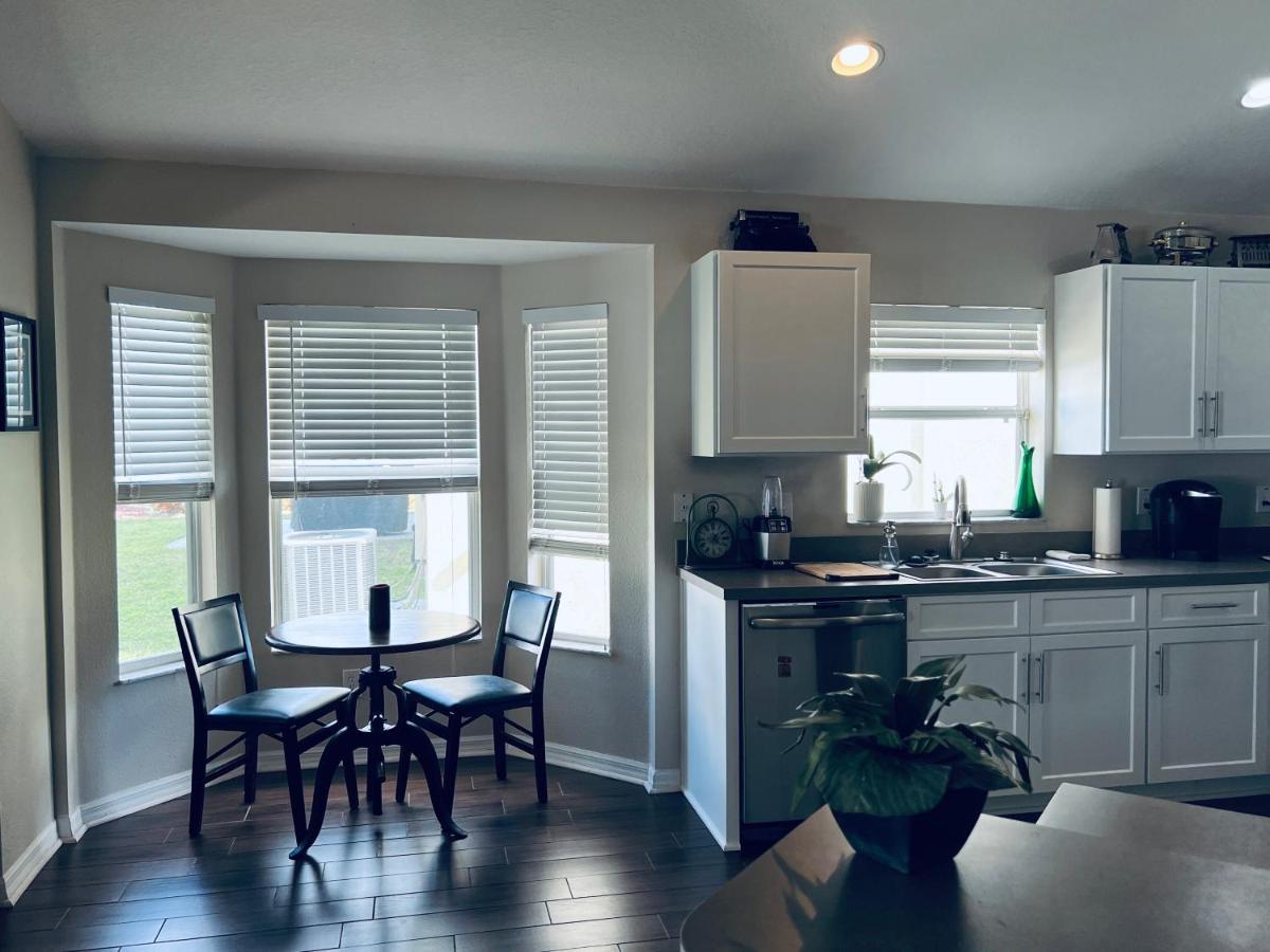 Ruskin Fl Private 2 Bdrm 1 Bath Suite Common Areas Shared With Host And Cat Екстериор снимка