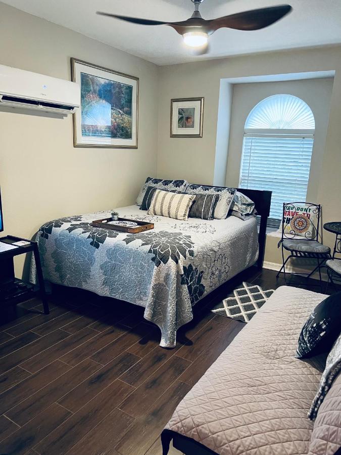 Ruskin Fl Private 2 Bdrm 1 Bath Suite Common Areas Shared With Host And Cat Екстериор снимка