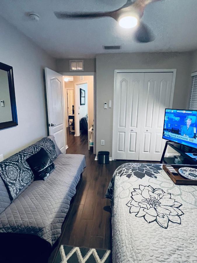 Ruskin Fl Private 2 Bdrm 1 Bath Suite Common Areas Shared With Host And Cat Екстериор снимка